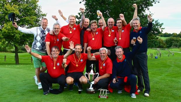 Alter und neuer Deutscher Meister der Jungsenioren das Team des GC Bochum