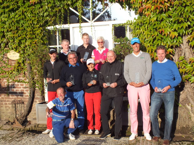 Die Sonne strahlt ebenso hell wie die Gesichter der Clubmeister im GC Schloss Haag (oben v.r.): Werner Schürmanns, Benedikt Polders, Louisa Lieb van-Ophem, Niklas Kohl, Hans-Josef Hüpen, Annika Wahl, Jochen Koch, Tom Luig, Johannes van Ravenstein und Herbert Brück 