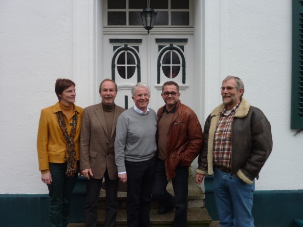 Seit dem 10. März 2013 gibt es eine neue Führungsmannschaft im Mühlenhof Golf & Country Club. Ludger Epping (Mitte) wurde zum neuen Präsidenten gewählt. Die weiteren Vorstandsmitglieder sind Günther Tambornino (2. von rechts) als Vizepräsident,  Klaus-Dieter Vogel (Schatzmeister/2. von links) und Gunther Messner (Spielführer/rechts außen). Links auf dem Foto Ehrenpräsidentin Annette Wilmsen. 