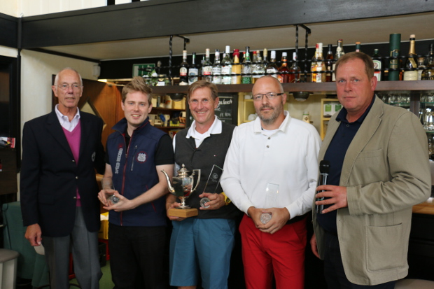 Das Siegertrio bei der Herren-Clubmeisterschaft im GC Issum-Niederrhein (v.l.): Der Drittplatzierte Matthias Hofmann, Clubmeister Wolfgang Tippner und Vizemeister Christopher Niesert.