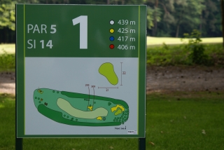 Hier beginnt die herrliche Reise über die 18 Spielbahnen im "Royal Golf Club des Fagnes" im belgischen Spa