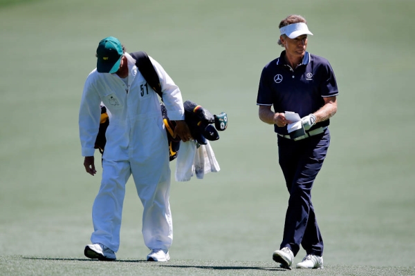 Bernhard Langer - vor der Masters-Schlussrunde sensationell auf Platz 3 - hier mit seinem Caddy Terry Hold