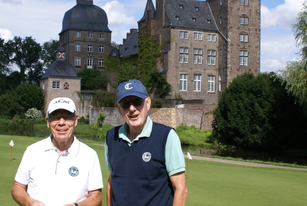 Sehr gute Entscheidung von Captain Wilfried Schmitz (l) – comeback von Dieter Hallen!