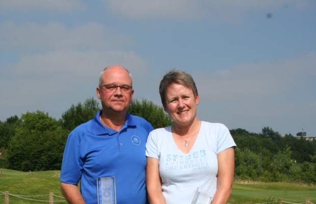 Seniorenclubmeister im GC Hösel: Angelika Rohde und Norbert Dahlhoff