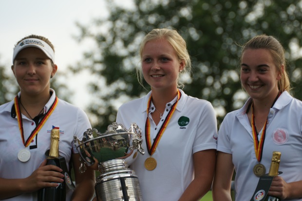 Die drei Medaillengewinnerinnen (v.l.): Platz 2 für Marie Lunackova, der Meistertitel für Sophie Hausmann, Platz 3 für Maike Schlender