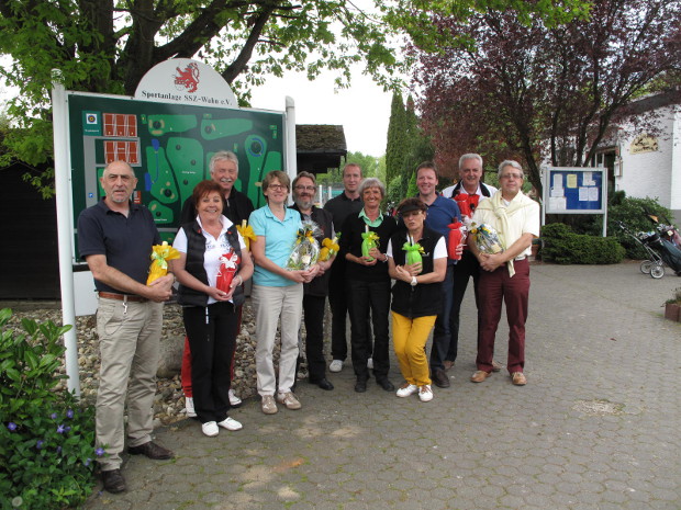 Die Sieger und Platzierten beim Angolf-Turnier (v.l.):  Helmut Aulenbach, Christel Müller, Hans-Joachim Müller, Bettina Lorre, Hans-Dieter Espelage, Michael Jurgait, Reinhilde Siebert, Helga Freutel, Klaus Stampfer, Wolfgang Sondermann und Heinz-Jürgen Haas.