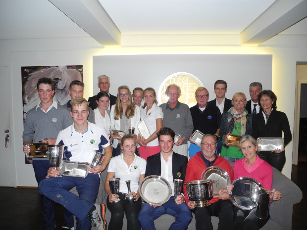Pokale und Silberteller als Preise für die Sieger und Platzierten der Clubmeisterschaften 2014 im Düsseldorfer GC -düsseldorf - golf