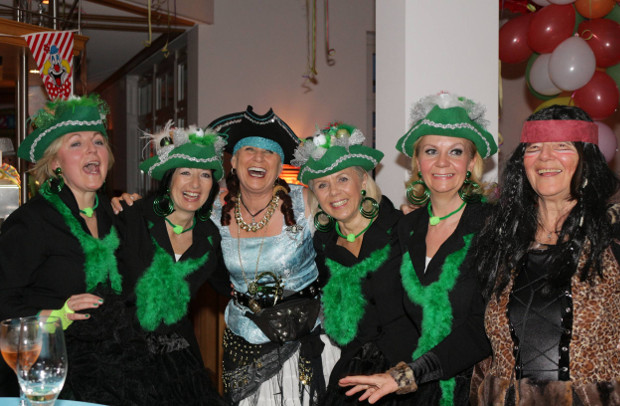Beste Stimmung bei Jung und Alt im bei der Altweiberparty