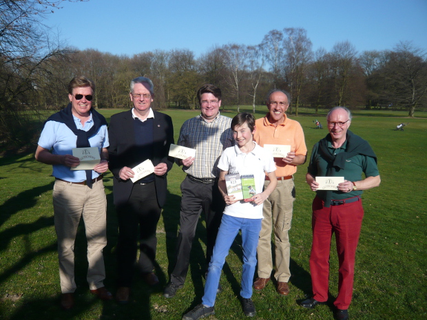 Auf dem Foto die weiteren Sieger und Platzierten (v.l.): Thomas Claßen – Sieger 1. Netto, Thomas Edler – Sieger 1. Brutto, Kai Wussow – 3. Platz Netto, Philipp Weygand – Sieger Jugendwertung, Dr. Davide Tassinari und Stephan Blum – 2. Brutto geteilt