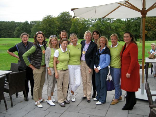 Platz 3 in NRW bei den Jungseniorinnen des GC Hubbelrath Platz 3 in NRW bei den Jungseniorinnen des GC Hubbelrath
