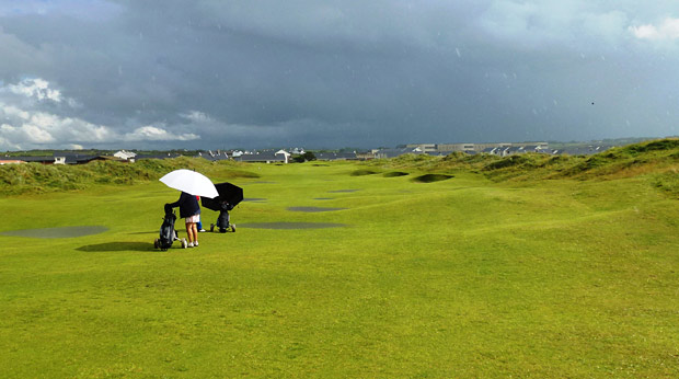 Sonne, Regen und Regenbogen in Irland