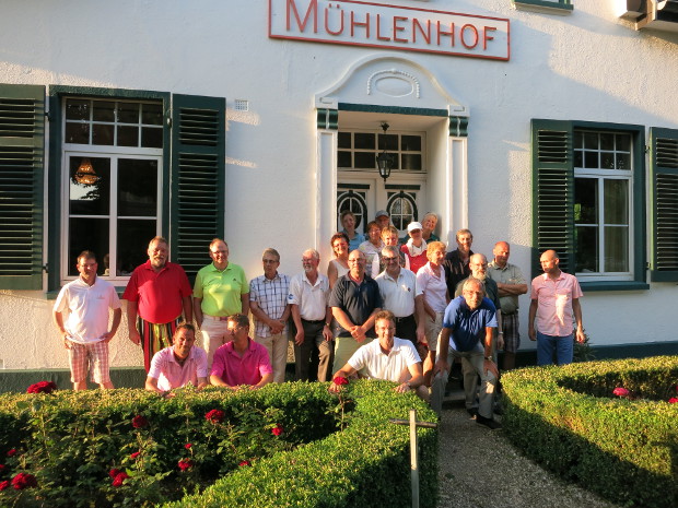 Abgekämpft, aber glücklich nach 72 Löchern an zwei Tagen: Die verbliebenen Teilnehmer des Golf-Duathlons im Mühlenhof G&CC